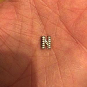 “N” charm Henri Bendel